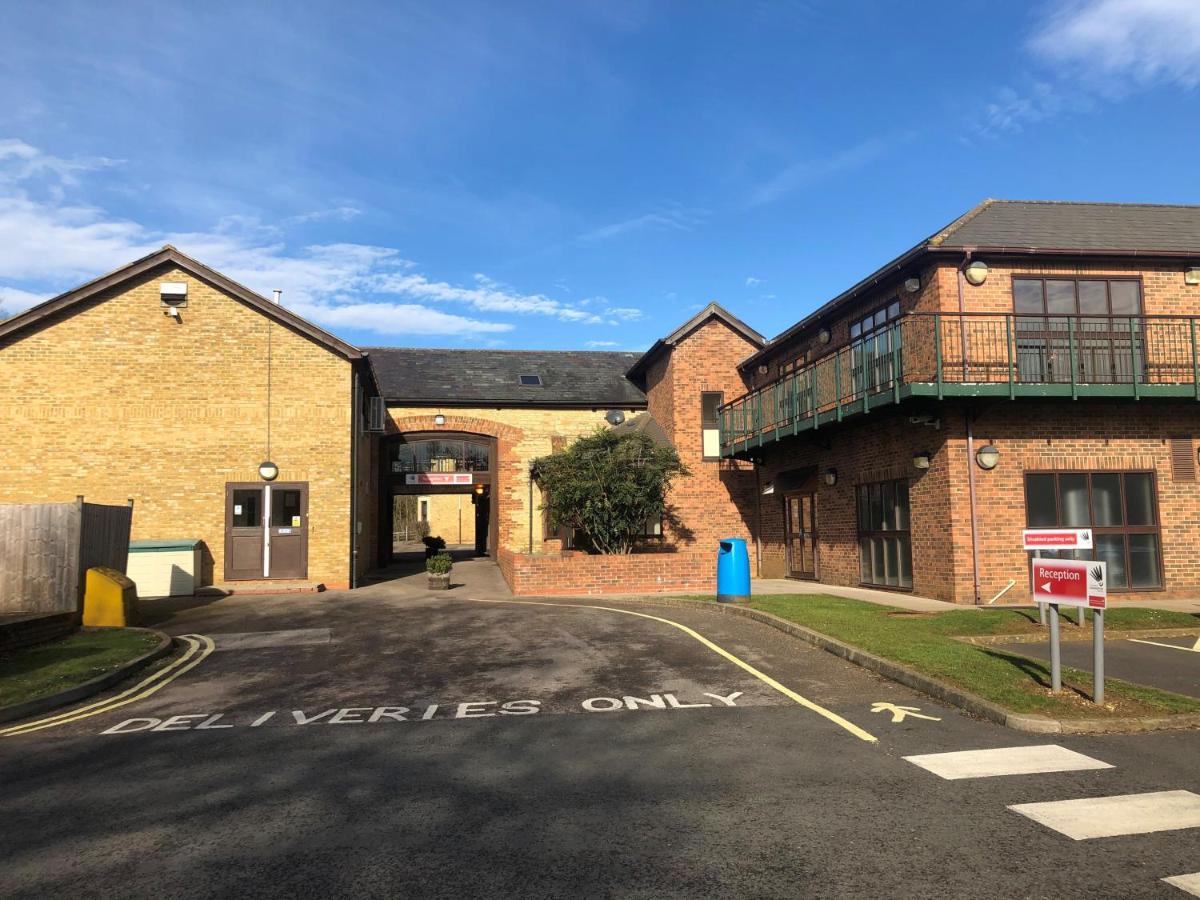 National Badminton Centre Lodge & Health Club Milton Keynes Exterior foto